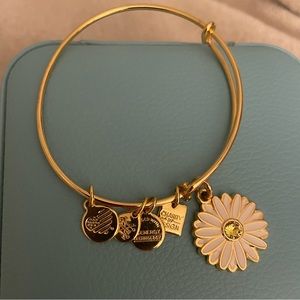 Alex and Ani Gold Tone Daisy Bracelet PERFECT FOR MOTHER'S DAY!